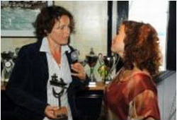 uitleg award aan Katja Schuurman